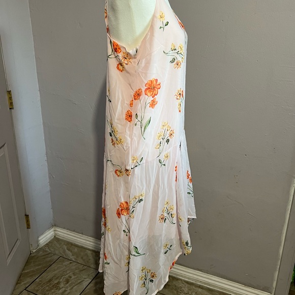 Who What Wear Pink Floral Hi-Lo Sleeveless Dress - Picture 2 of 8